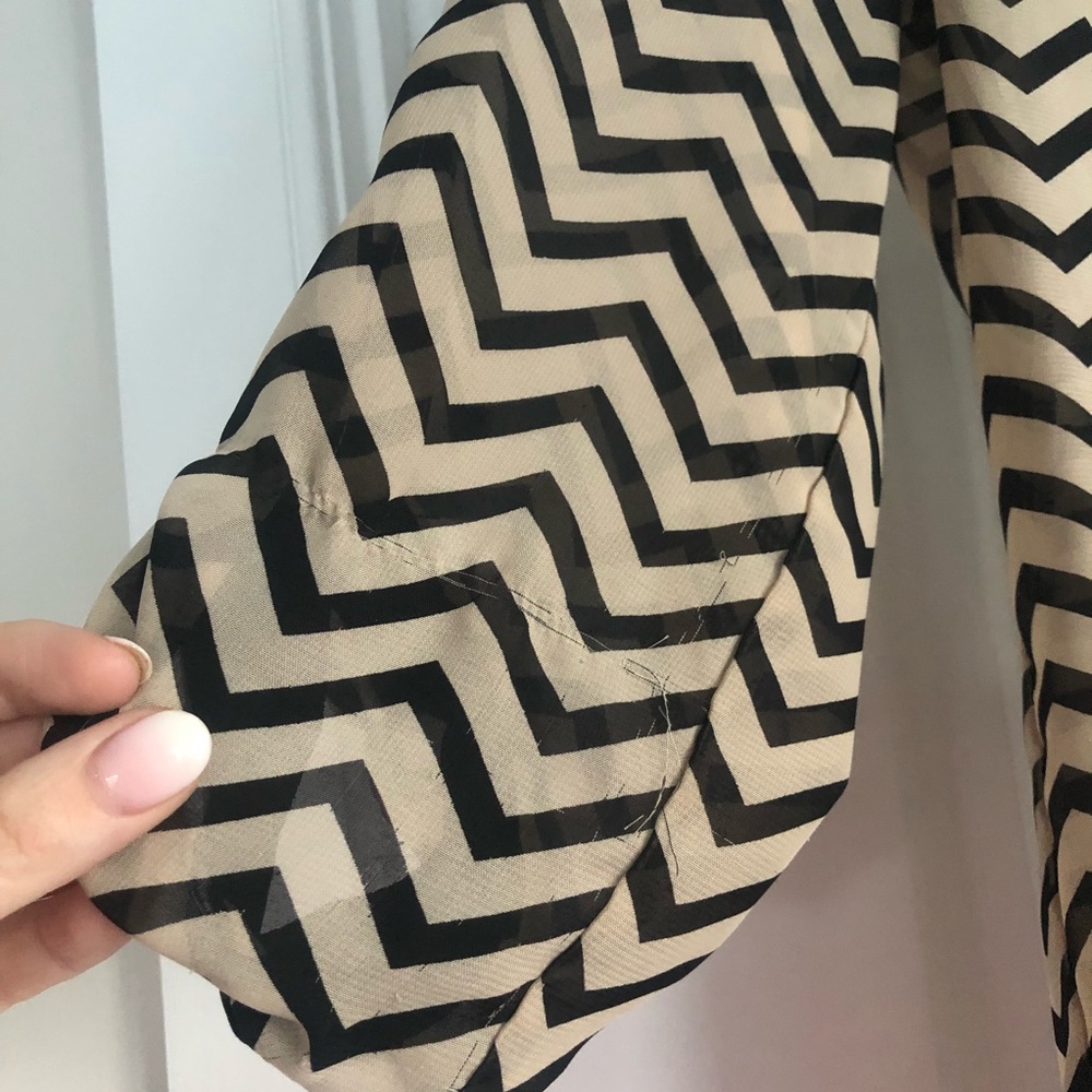 🚨 ALL TOPS $7 🚨 - Picture 6 of 8